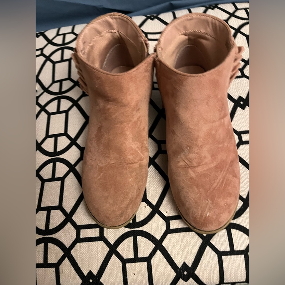 Cat & Jack; size 4; smoke free home; worn a few times -grew out of them